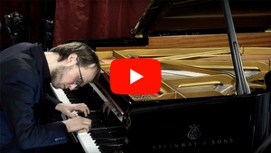 Präsentation des Steinway B durch Igor Parfenov. Spielt Arvo Pärt auf YouTube.